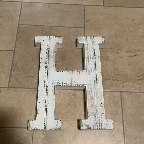 Rustic decorative “H” - Picture 1 of 1